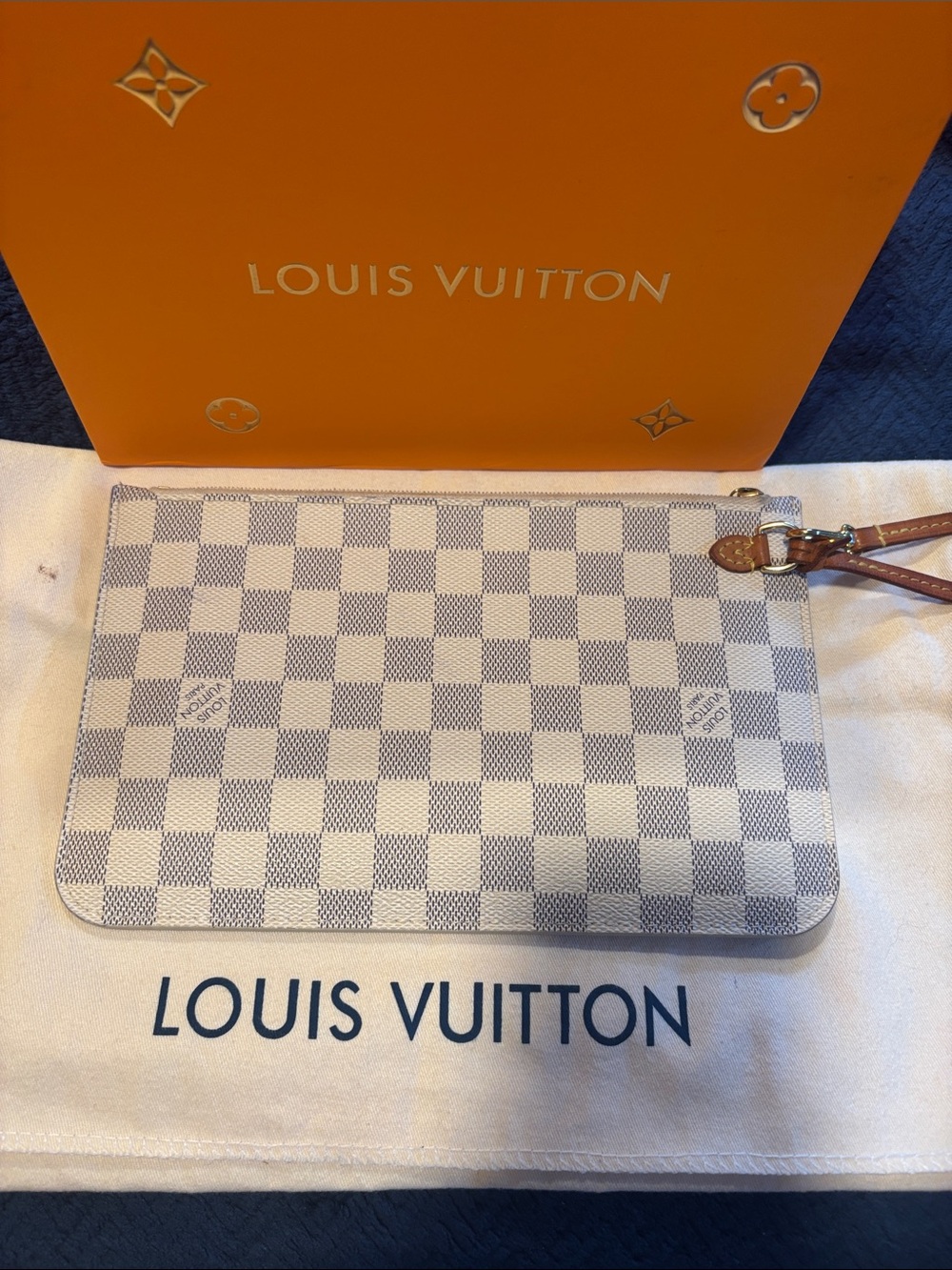 Louis Vuitton Damier Azur Wristlet Clutch - White and Light Gray
SD2168